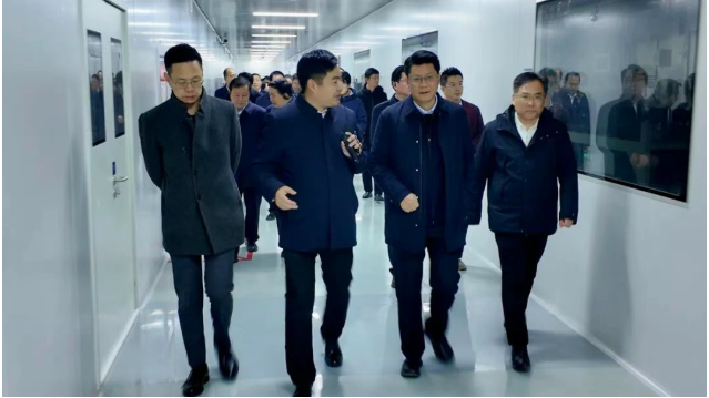 全市高质量发展项目观摩活动中，扬州市委书记王进健一行参观考察CNAE中钠能源